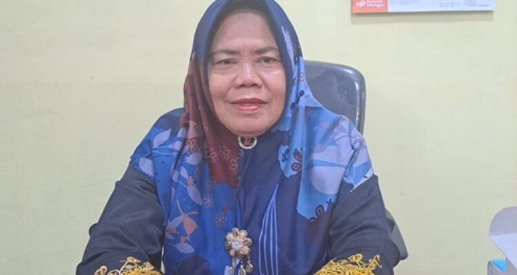 Kepala SDN 01 Pekanbaru, Salmah (foto/riaumaya)