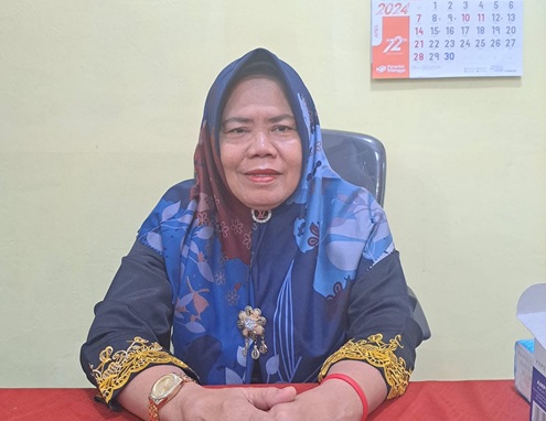 Kepala SDN 01 Pekanbaru, Salmah (foto/riaumaya)